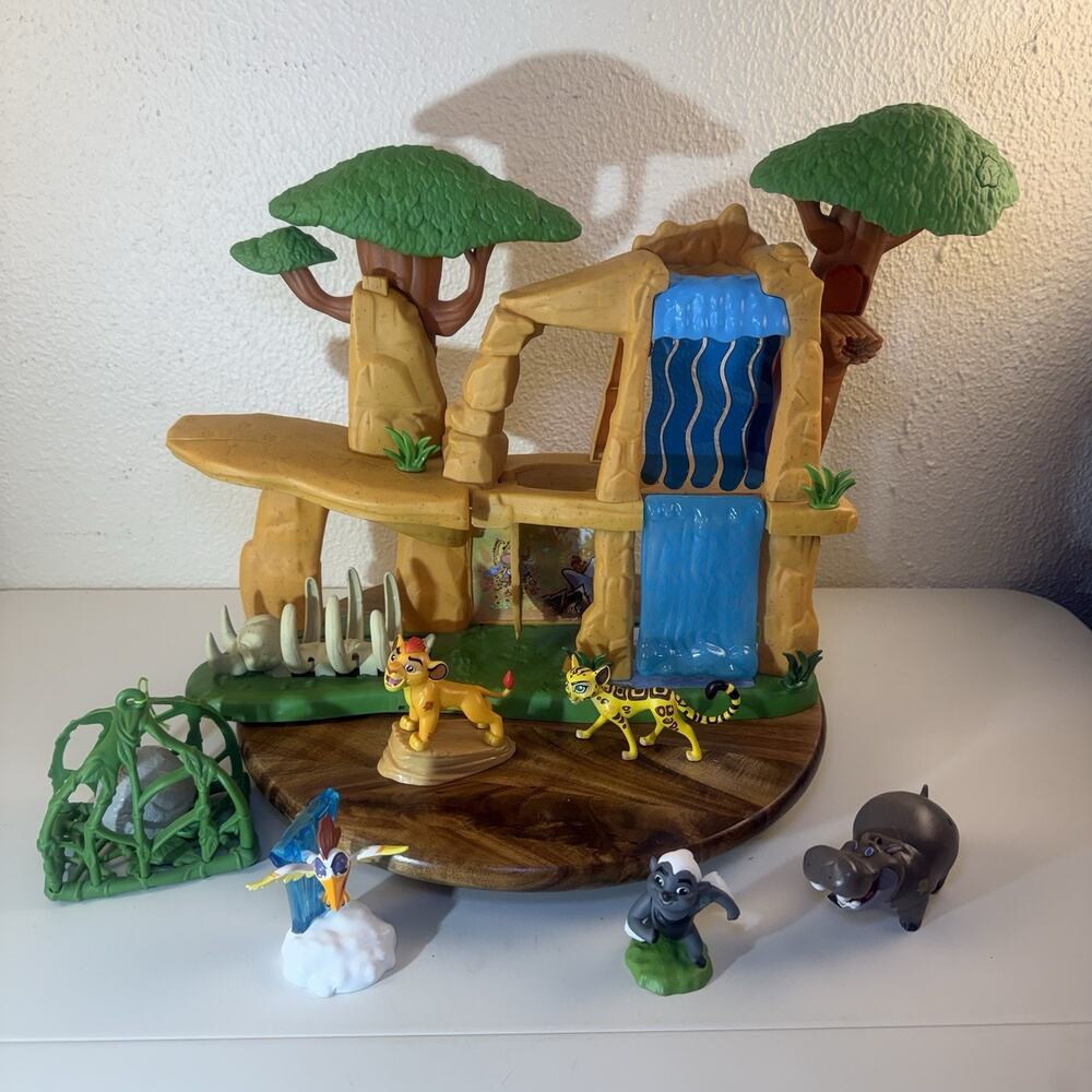 DISNEY The Lion Guard Defend Pride Land Rock Tree House Play Set With Figures